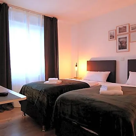 Grazzoo | 1x Einzel- 2x Doppelzimmer 3x Smart Tv Hotel 3*