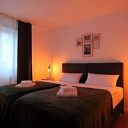 Grazzoo | 1x Einzel- 2x Doppelzimmer 3x Smart Tv Hotel Wolfsburg
