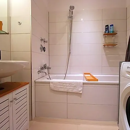 Grazzoo | 1x Einzel- 2x Doppelzimmer 3x Smart Tv Szálloda